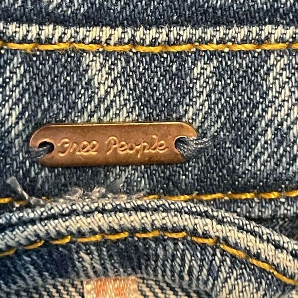 Free People Studded Denim Trucker Jacket Blue Medium Wash Distressed Denim XS - Picture 9 of 13